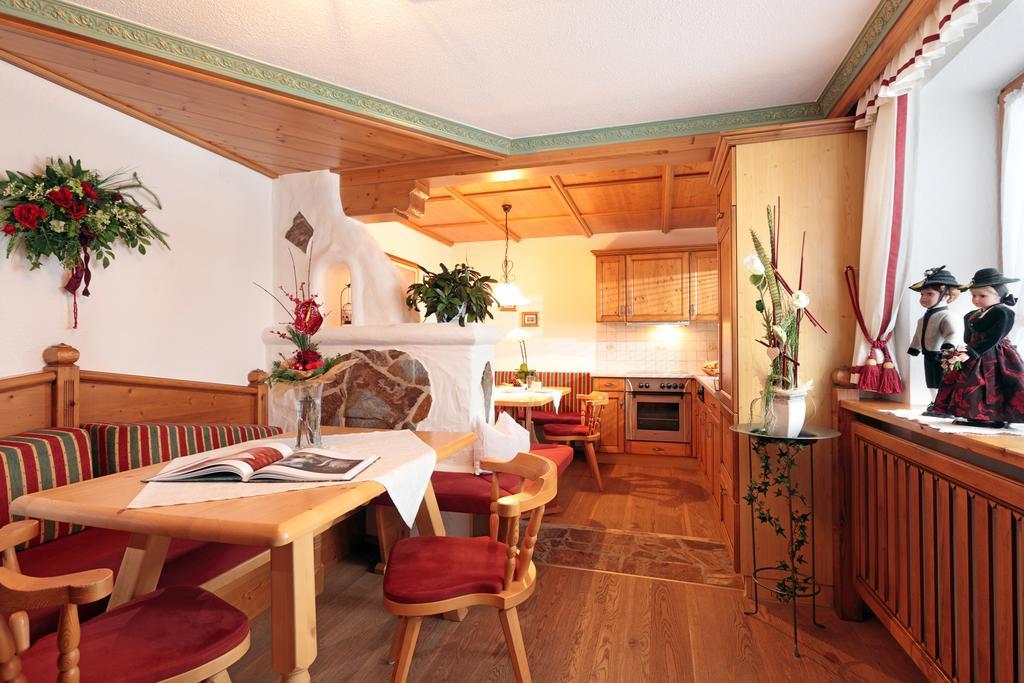 Haus Schroll Appartement Ried im Zillertal Kamer foto